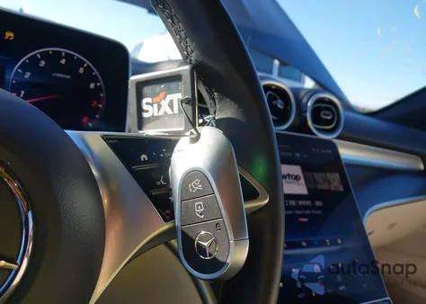 2025 Mercedes-Benz C 300 z USA, uszkodzony, nr VIN W1KAF4HB5SR253285